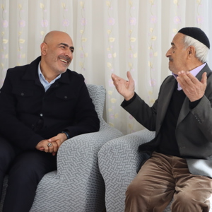 Şehidimiz Özkan DUMLU ‘nun kıymetli annesi ve babası İl Müdürümüz Abdulbari AKSOY tarafından ziyaret edilmiştir. - fotoğraf 1