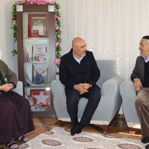 Şehidimiz Özkan DUMLU ‘nun kıymetli annesi ve babası İl Müdürümüz Abdulbari AKSOY tarafından ziyaret edilmiştir. - fotoğraf 3