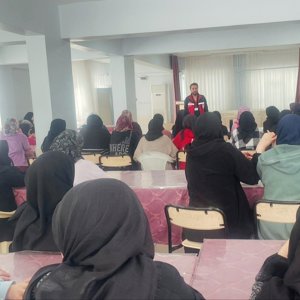 Necat Nasıroğlu Kur'an Kursu kursiyerlerine ve personellerine “Evlilik Öncesi Eğitimi" - fotoğraf 1