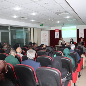 İl Müdürlüğümüze bağlı Koruyucu Aile Birimi tarafından Koruyucu Aile 1. Kademe Eğitimi Çocuk Hizmetlerinden sorumlu İl Müdür yardımcısı Orhan VARAN başkanlığında gerçekleştirilmiştir. - fotoğraf 2