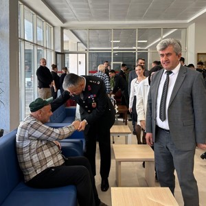 Jandarma Komando Eğitim Merkez Komutanından Huzurevimize Ziyaret - fotoğraf 2