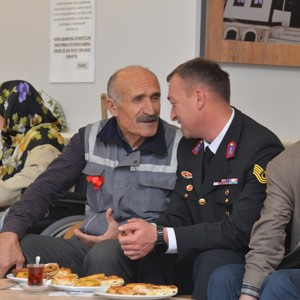 Jandarma Komando Eğitim Merkez Komutanından Huzurevimize Ziyaret - fotoğraf 10