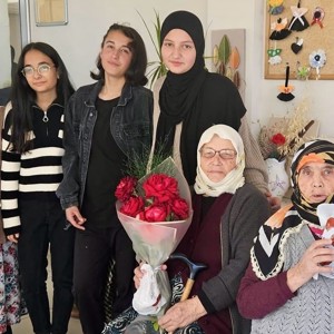 Öğrencilerimiz Tosya Huzurevimizde Kıymetli Büyüklerimizle Bir Araya Geldiler - fotoğraf 1