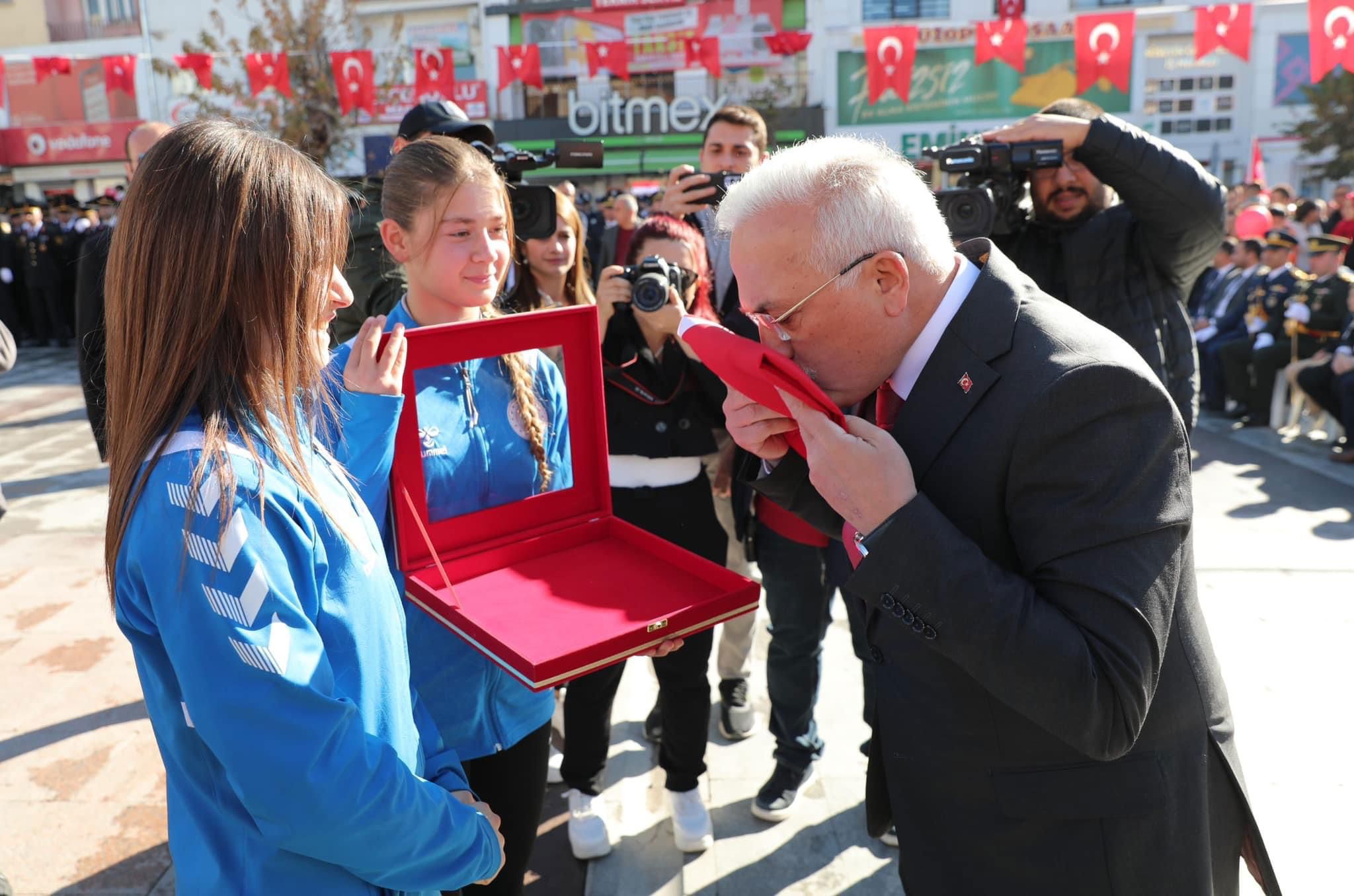 29 EKİM CUMHURİYET BAYRAMI KUTLAMA TÖRENİ YAPILDI. - fotoğraf 1
