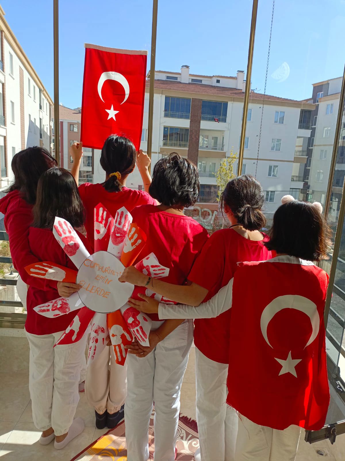 Cumhuriyetle Büyüyor, Aydınlık Yarınlara Yürüyoruz ! - fotoğraf 1