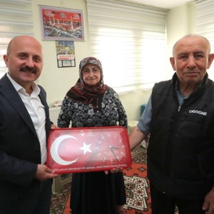Valimiz Dr. Osman VAROL ve İl Müdür Vekili İsmail ÇITTIR Şehit Ailesini Ziyaret Ettiler - fotoğraf 3