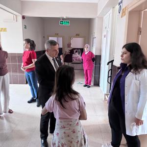 Hizmet kalitemizi ve standardımızı yükseltmek için denetim ve rehberlik çalışmalarımız devam ediyor. Bu kapsamda İl Müdürümüz Naci YILMAZ, Çocuk Destek Merkezimizi ziyaret etti. - fotoğraf 1