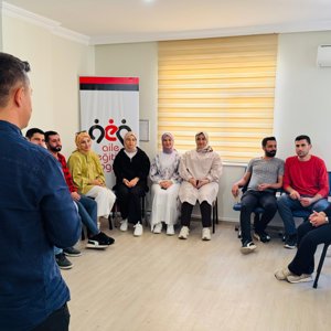 Aile ve Toplum Hizmetleri Birimimiz tarafından Silifke ŞÖNİM, Silifke Huzurevi, Silifke SHM, Erdemli SHM, Erdemli Huzurevi, Mut SHM ve Anamur SHM meslek elemanlarına yönelik ''Afet ve Acil Durumlarda Psikososyal Destek Farkındalık Eğitimi'' düzenlendi. - fotoğraf 1