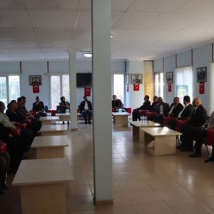 Şehit Yakınları ve Gaziler Genel Müdürümüz Sayın Muharrem KURT ilimizi ziyareti çerçevesinde Şehit Yakınları, Gaziler ve İnsan Hakları Derneğini ziyaret edilmiştir. Ziyarete İl Müdürümüz Abdulbari AKSOY’da eşlik etti.  - fotoğraf 4