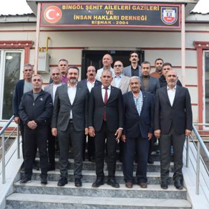 Şehit Yakınları ve Gaziler Genel Müdürümüz Sayın Muharrem KURT ilimizi ziyareti çerçevesinde Şehit Yakınları, Gaziler ve İnsan Hakları Derneğini ziyaret edilmiştir. Ziyarete İl Müdürümüz Abdulbari AKSOY’da eşlik etti.  - fotoğraf 1