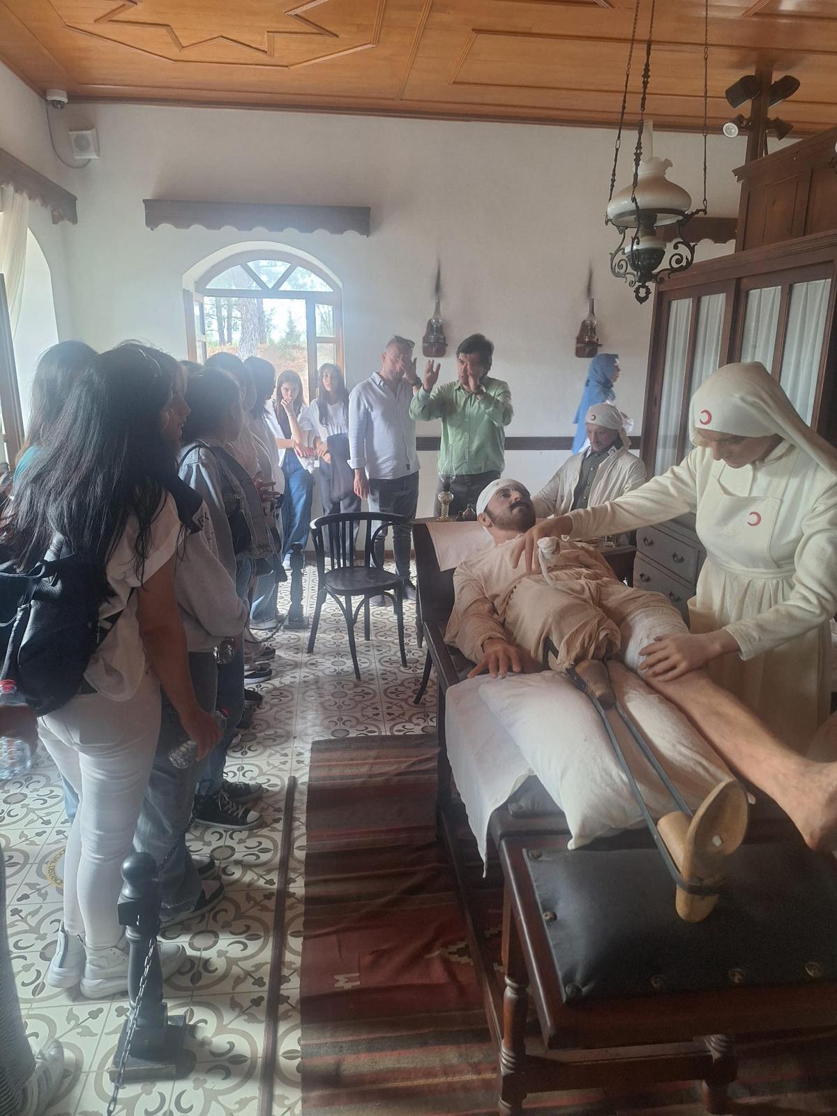 11 Ekim Dunya Kiz Cocuklari dolayisiyla Cocuk Evleri Koordinasyon Merkezi Mudurlugu’ne bagli Cocuk Evleri’nde kalan cocuklarimiz icin Canakkale'ye gezi duzenlendi