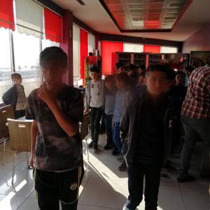 Sokakta Çalışan ve Proje Bünyesinde Açılan Kurslara Düzenli olarak Katılan 50 çocuk Sinemaya Götürüldü - fotoğraf 2