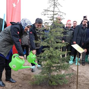 Bakanımız Mahinur Özdemir Göktaş, Milli Ağaçlandırma Günü’nde Gazze Hatıra Ormanı’na Fidan Dikti - fotoğraf 14