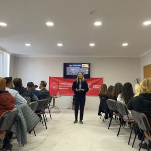 “Aile İçi İletişim” Konulu Aile Söyleşisi Gerçekleştirildi - fotoğraf 1