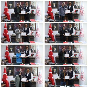 İl Müdürlüğümüze bağlı Merkez SHM' de görev yapan çalışma arkadaşlarımıza İl Müdürümüz Sn. Abdulbari AKSOY tarafından yıl içerisinde yaptıkları çalışmalarından ötürü Teşekkür Belgelerini takdim etti. - fotoğraf 2
