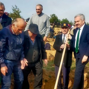 Çocuklarımız, Büyüklerimiz, Kahraman Gazilerimizle Birlikte Fidan Dikme Etkinliklerine Katıldık - fotoğraf 1