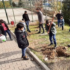 Çocuklarımız, Büyüklerimiz, Kahraman Gazilerimizle Birlikte Fidan Dikme Etkinliklerine Katıldık - fotoğraf 7