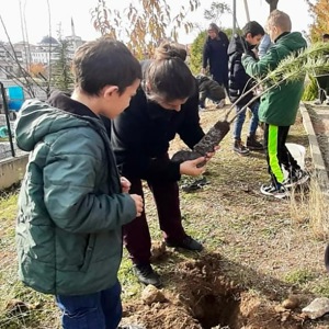 Çocuklarımız, Büyüklerimiz, Kahraman Gazilerimizle Birlikte Fidan Dikme Etkinliklerine Katıldık - fotoğraf 8