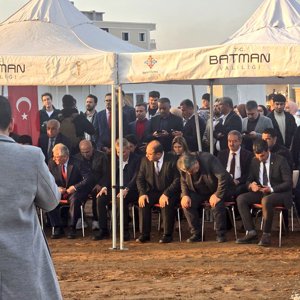 Batman Üniversitesi Diş Hekimliği Uygulama ve Araştırma Hastanesi “Çivi Çakma ve Beton Dökme Töreni" - fotoğraf 1