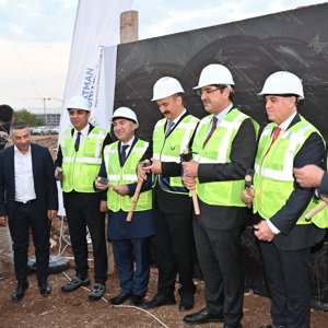 Batman Üniversitesi Diş Hekimliği Uygulama ve Araştırma Hastanesi “Çivi Çakma ve Beton Dökme Töreni" - fotoğraf 3