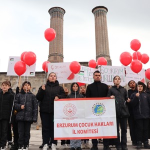 Devlet himayesindeki çocuklar, Filistinli akranları için balon uçurdu - fotoğraf 1