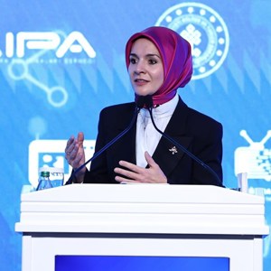 Aile ve Sosyal Hizmetler Bakanımız Göktaş "Uluslararası Yapay Zeka Çağında Medya Zirvesi"nde konuştu - fotoğraf 6