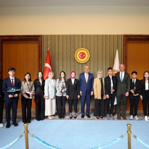 TBMM Başkanı Sayın Numan Kurtulmuş, Bakanımız Sayın Mahinur Özdemir Göktaş’ı ve çocuk temsilcileri kabul etti: - fotoğraf 3