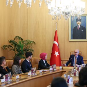 TBMM Başkanı Sayın Numan Kurtulmuş, Bakanımız Sayın Mahinur Özdemir Göktaş’ı ve çocuk temsilcileri kabul etti: - fotoğraf 2