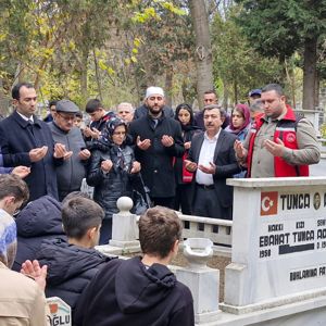 24 Kasım Öğretmenler Gününde “Şehit Öğretmenlerimiz” Mezarı Başında Anıldı - fotoğraf 1