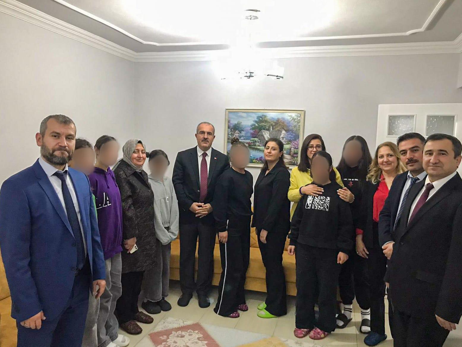 Valimiz Sayın Doç. Dr. Ömer TORAMAN ve Eşi Sayın Neşe TORAMAN Hanımefendi Çocuk Evlerimizi Ziyaret Etti