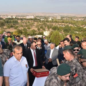 Şehit polis memuru Yücel Başpınar son yolculuğuna uğurlandı. - fotoğraf 8