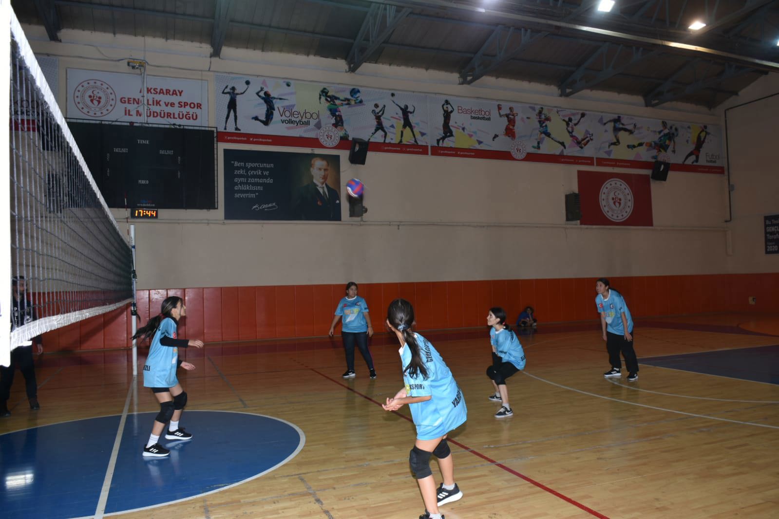 ''Gelecekte Gençlik Var 2 Projesi'' Kapsamında Başlatılan Voleybol Kursumuz Devam Ediyor. - fotoğraf 5