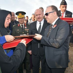 Şehit polis memuru Yücel Başpınar son yolculuğuna uğurlandı. - fotoğraf 11
