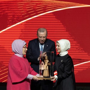 Cumhurbaşkanı Erdoğan ve Aile ve Sosyal Hizmetler Bakanımız Göktaş, "Kadına Yönelik Şiddete Karşı Uluslararası Mücadele Günü" programına katıldı - fotoğraf 4