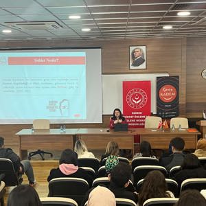 Kadına yönelik şiddet ve erken yaşta evliliğin sakıncaları konularında verilen seminerler devam ediyor. - fotoğraf 5