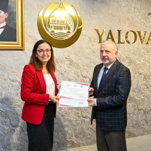  Valimiz Sayın Dr. Hülya Kaya  Tarafından 3 Aralık Dünya Engelliler Günü'nde Erişilebilirlik Belgeleri Takdim Edildi  - fotoğraf 2