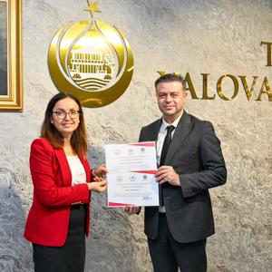  Valimiz Sayın Dr. Hülya Kaya  Tarafından 3 Aralık Dünya Engelliler Günü'nde Erişilebilirlik Belgeleri Takdim Edildi  - fotoğraf 4