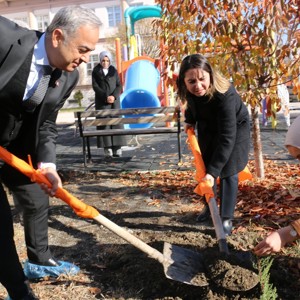 Elazığ'da Kadına Yönelik Şiddetle Mücadele İçin Fidanlar Toprakla Buluştu - fotoğraf 2