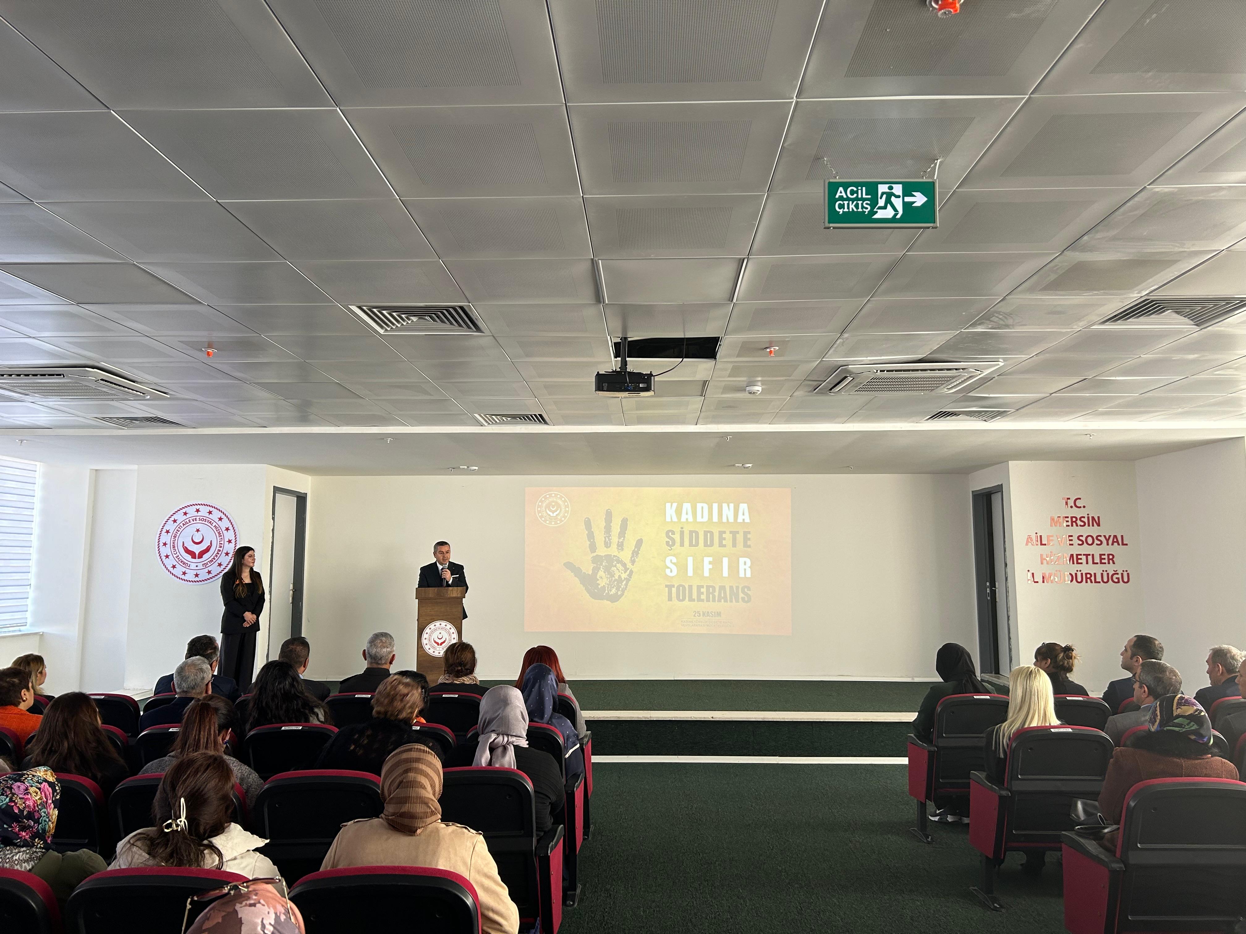#KadınaYönelikŞiddetleUluslararasıMücadeleGünü kapsamında Vali Yardımcımız Sn. Kadir OKATAN,Milletvekilimiz Sn.Ali KIRATLI,İl Müdürümüz Naci YILMAZ ve personellerin katılımıyla konferans salonunda program gerçekleştirildi.