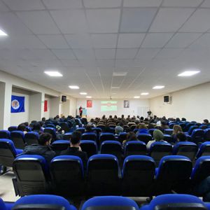 #SilifkeŞÖNİM tarafından Kadına Karşı Şiddetle Mücadele  Günü kapsamında Silifke MYO ve Silifke Uygulamalı Bilimler ve İşletmecilik Fakültesi öğrenci ve öğretim görevlilerine "Kadına Yönelik Şiddetle Mücadele Eğitimi" verilerek broşür dağıtımı yapıldı.  - fotoğraf 1