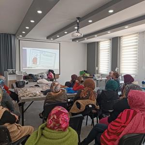 TBM Formatörümüz tarafından Mut Aile Destek Merkezine (ADEM) Türkiye Bağımlılıkla Mücadele Programı kapsamında online olarak Madde Bağımlılığıyla Mücadele Eğitimi verildi - fotoğraf 1