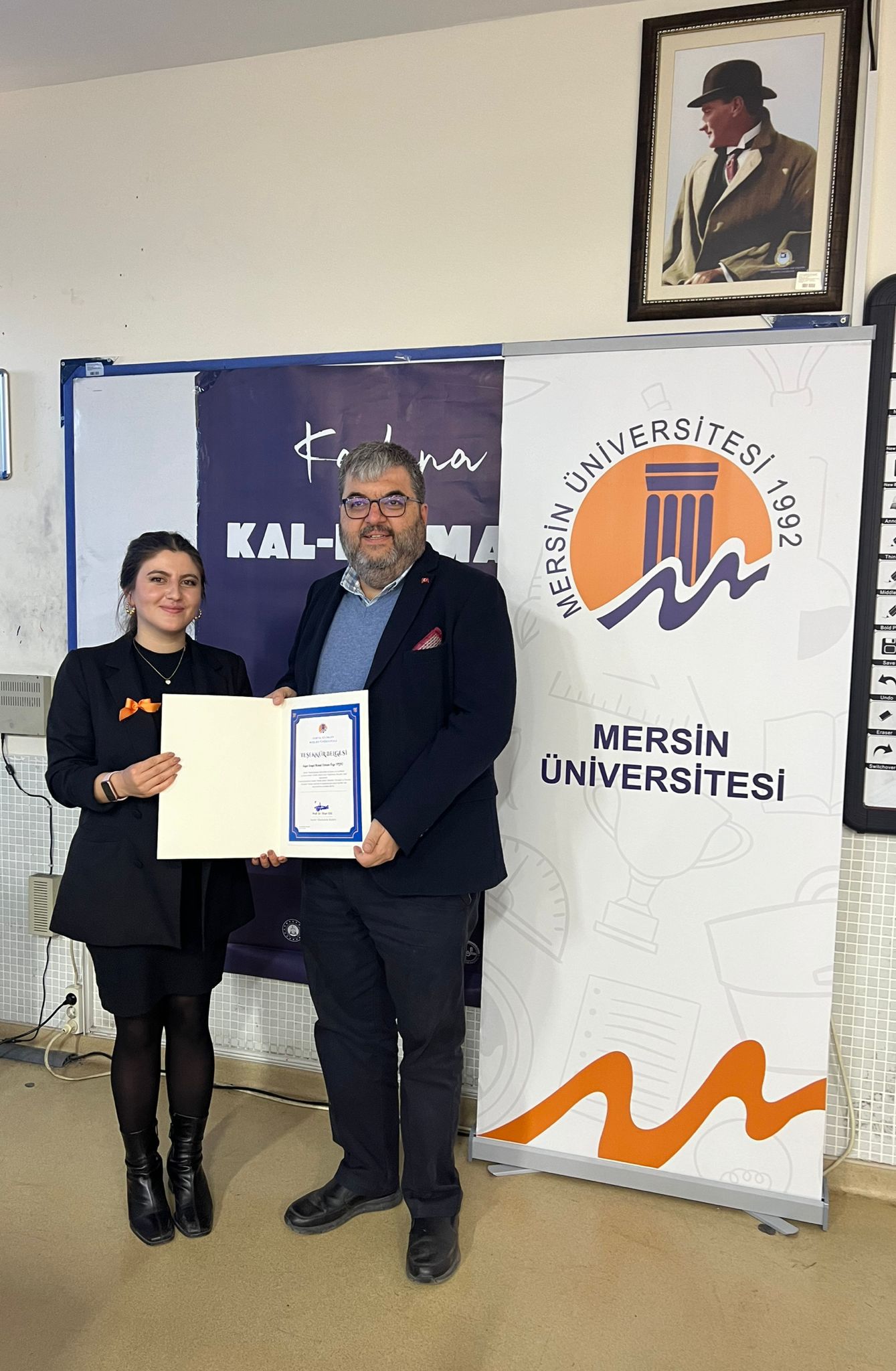 #MersinŞÖNİM tarafından Mersin Üniversitesi SBMYO sosyal hizmetler öğrencileri ve bölüm akademisyenlerine yönelik 25 Kasım Kadına Yönelik Şiddete karşı Uluslararası Mücadele Günü kapsamında bilgilendirme ve farkındalık çalışmaları yapıldı.