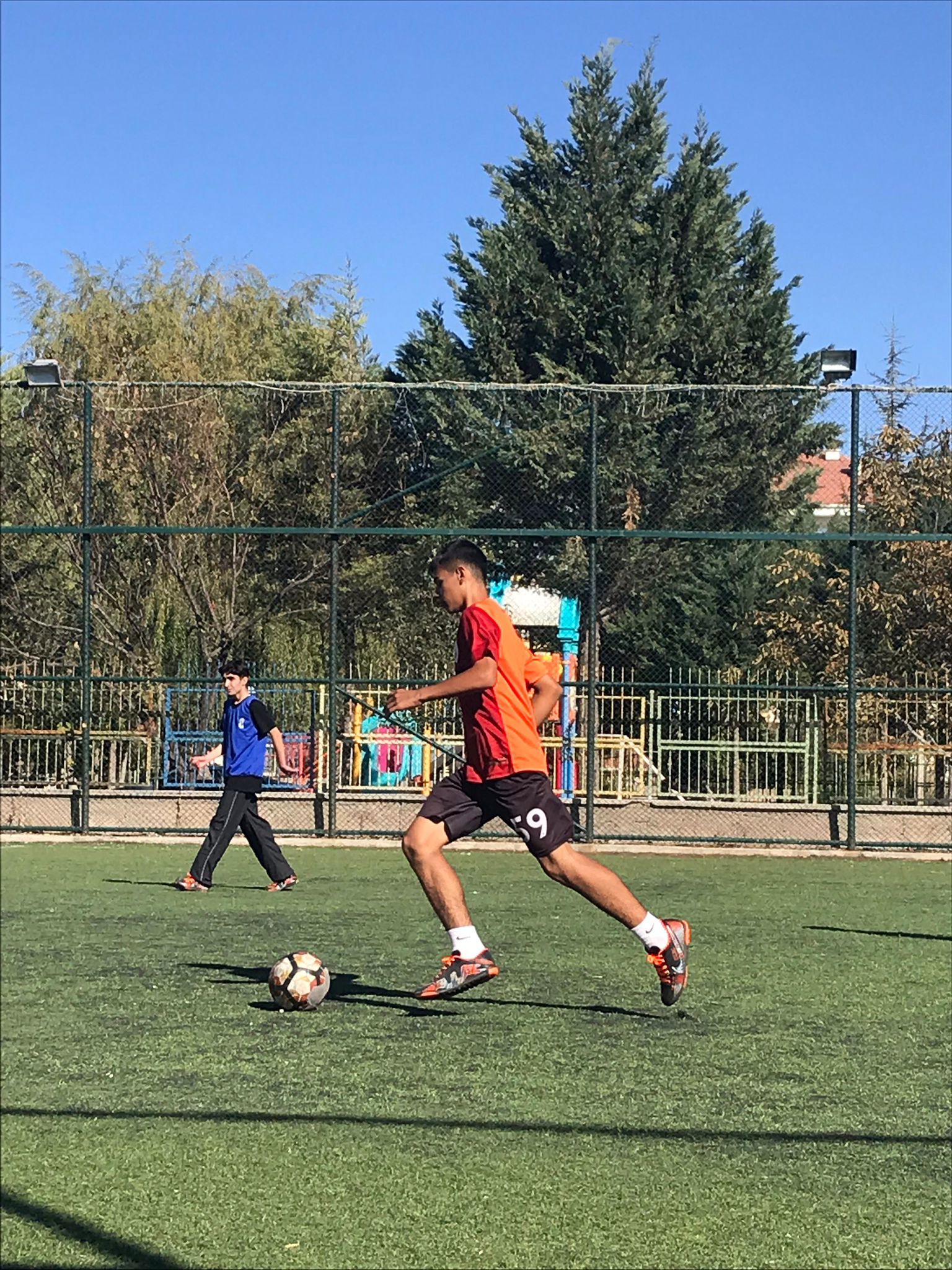 Gelecekte Gençlik Var 2 Projesi  kapsamında futbol kursumuz hız kesmeden devam ediyor. - fotoğraf 3