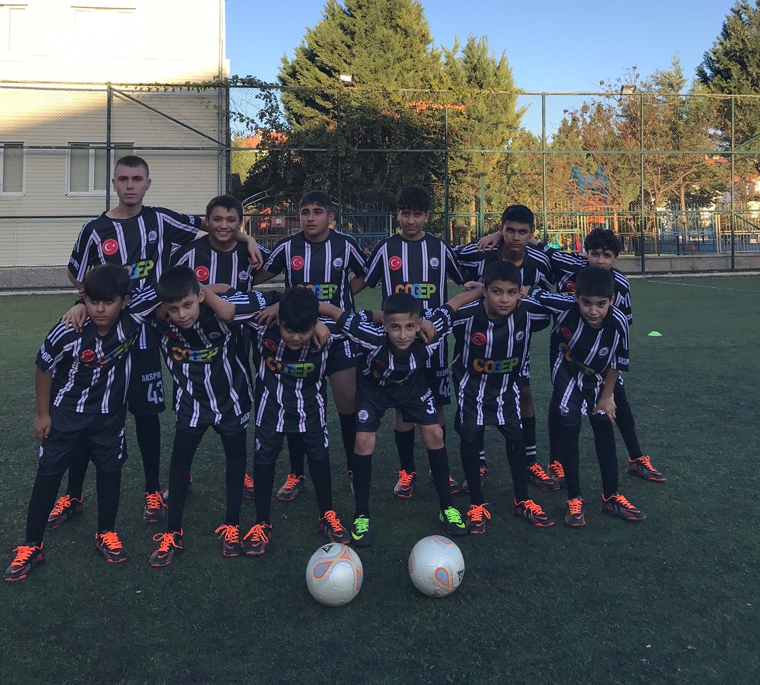 Gelecekte Gençlik Var 2 Projesi  kapsamında futbol kursumuz hız kesmeden devam ediyor.