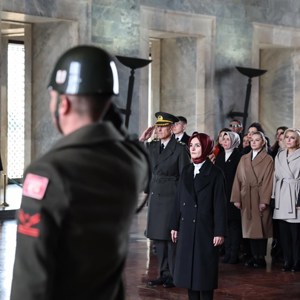 Bakanımız Göktaş, Türk Kadınına Seçme ve Seçilme Hakkı Verilmesinin 90’ıncı Yıl Dönümünde Anıtkabir'i Ziyaret Etti - fotoğraf 7