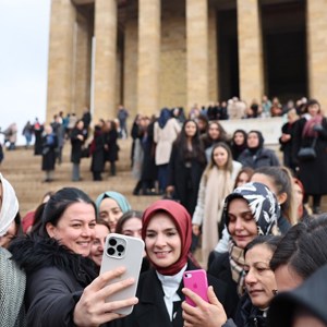 Bakanımız Göktaş, Türk Kadınına Seçme ve Seçilme Hakkı Verilmesinin 90’ıncı Yıl Dönümünde Anıtkabir'i Ziyaret Etti - fotoğraf 8