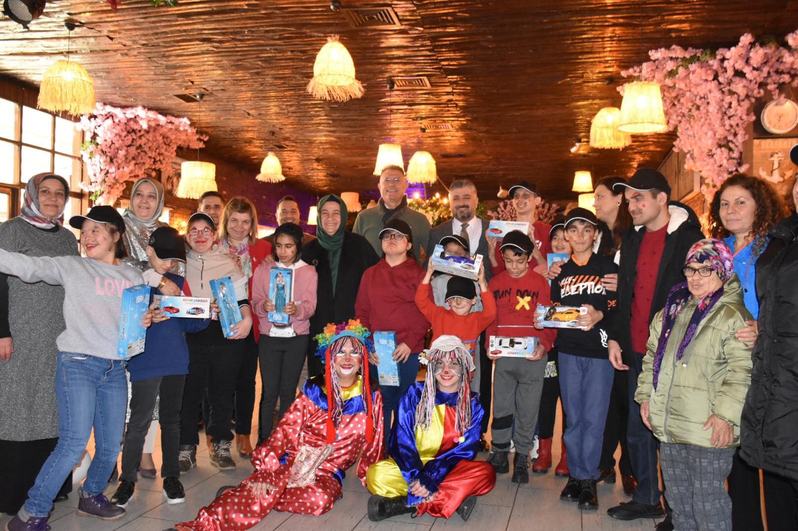 3 Aralık Dünya Engelliler Günü, Kuruluşlarımızda Kalan Engelli Cocuklarımız Doyasıya Eğlendi. 