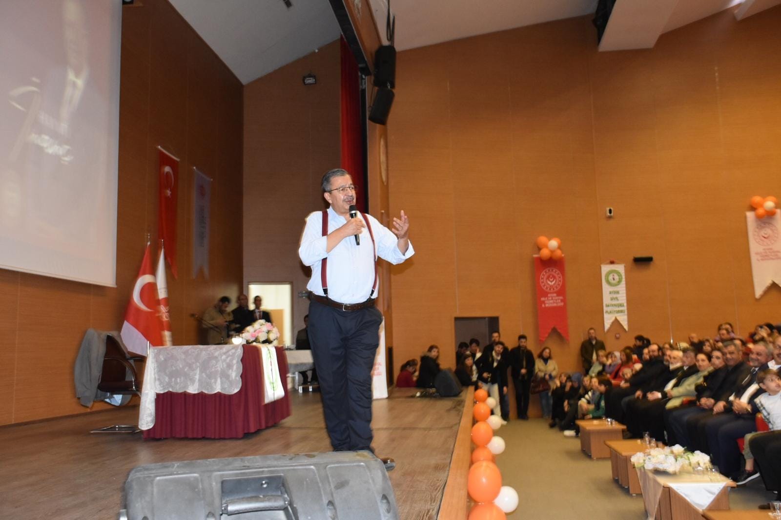 25 Kasım Kadına Yönelik Şiddetle Uluslararası Mücadele ve Dayanışma Günü Programımız Sayın Valimiz Yakup Canbolat'ın katılımı ile gerceklesti.