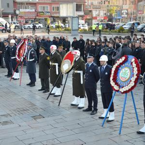 İl Müdürümüz Sayın Çiğdem AÇIKYILDIZ KAZEL, 10 Kasım Atatürk'ü Anma Törenine katılım sağladı. - fotoğraf 4