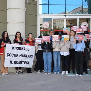 "20 Kasım Dünya Çocuk Hakları Günü" kapsamında pankart açıldı. - fotoğraf 1